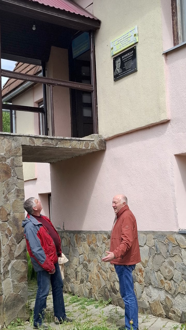 Відкриття пам'ятної дошки д.б.н., проф. В.І.Комендара