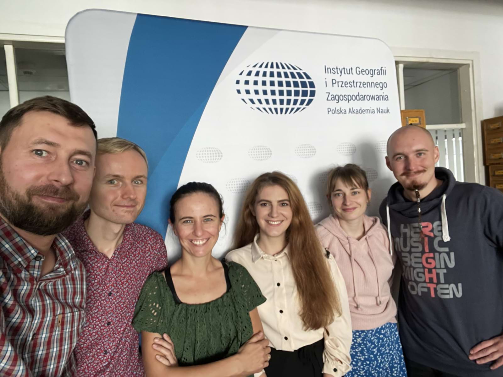 Спільне фото з колегами Інституту географії та просторової організації Польської Академії Наук (після презентації власних результа